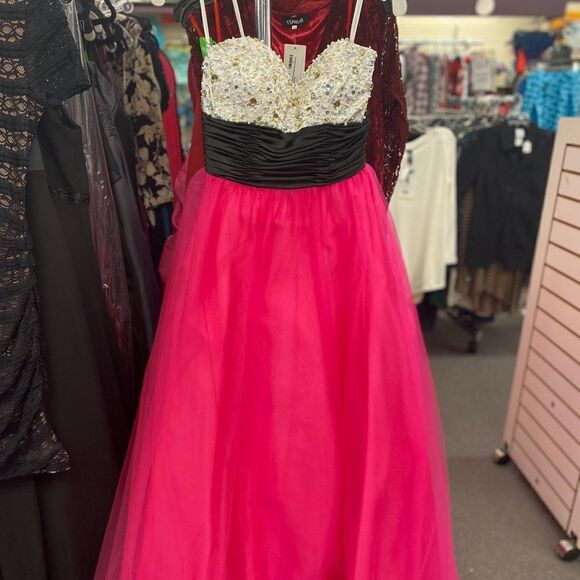 Beyond ladies 4 white and hot pink Strapless formal dress - Picture 2 of 7